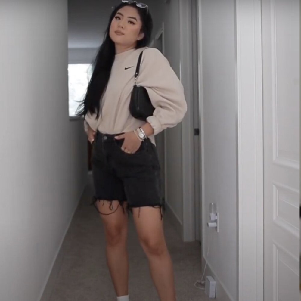 Nike Mini Swoosh Oversized Cropped Sweatshirt in Oatmeal (Beige) - Med